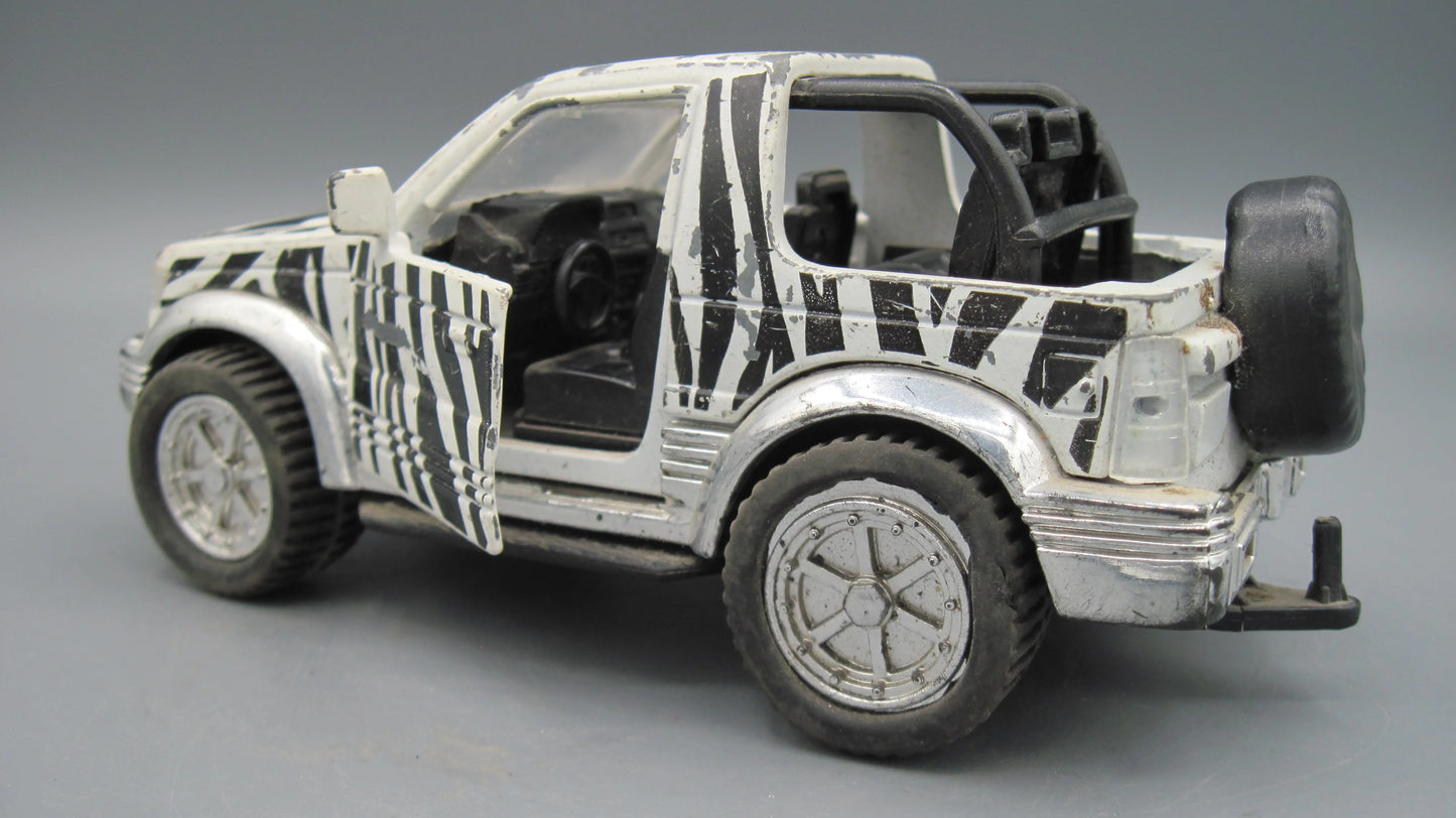 Unbranded   Suzuki Jeep Safari  White & Black
