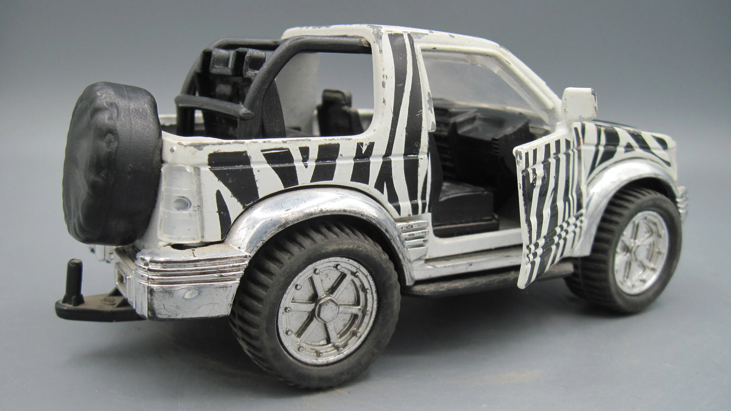 Unbranded   Suzuki Jeep Safari  White & Black