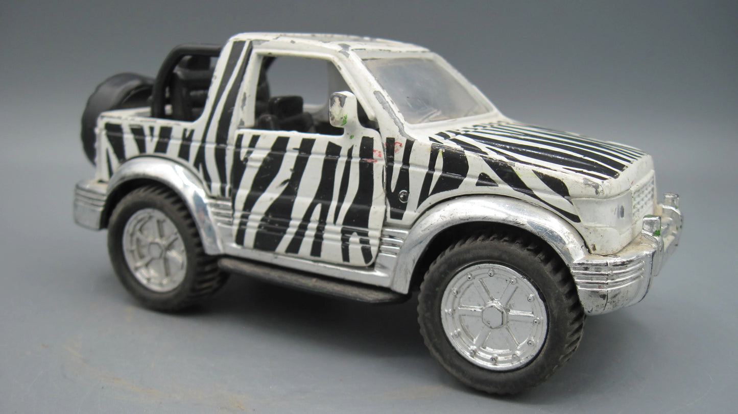 Unbranded   Suzuki Jeep Safari  White & Black