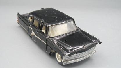 USSR   GAZ 13 Chaika  Black 