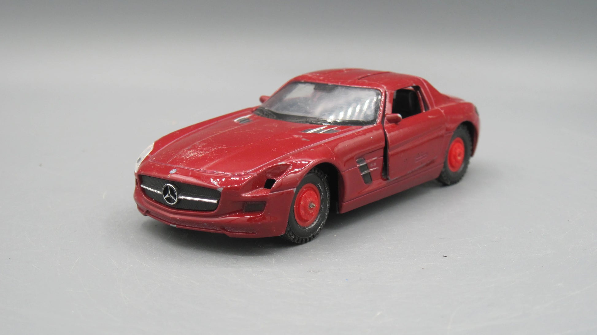 Welly   Mercedes-Benz SLS-AMG  Red