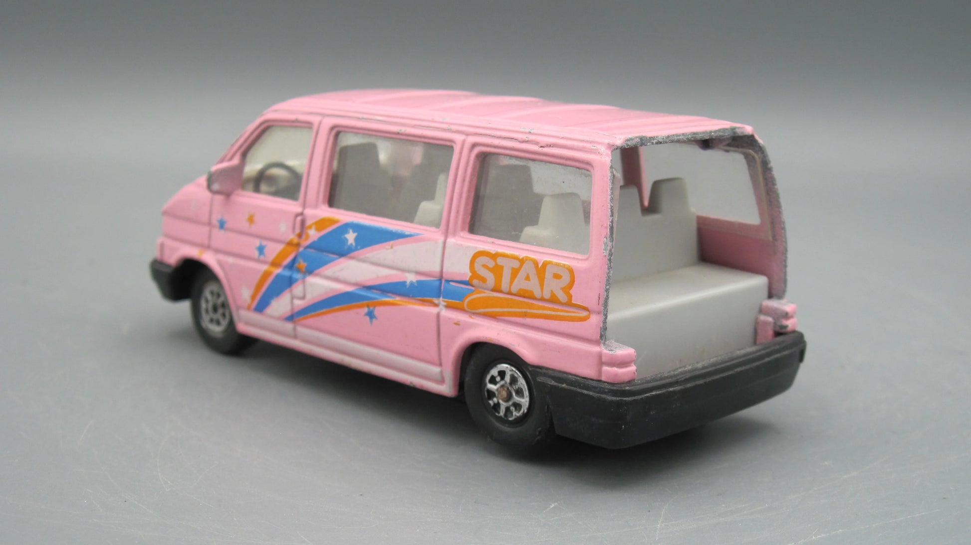 Welly   VolksWagen T4 Van  Pink