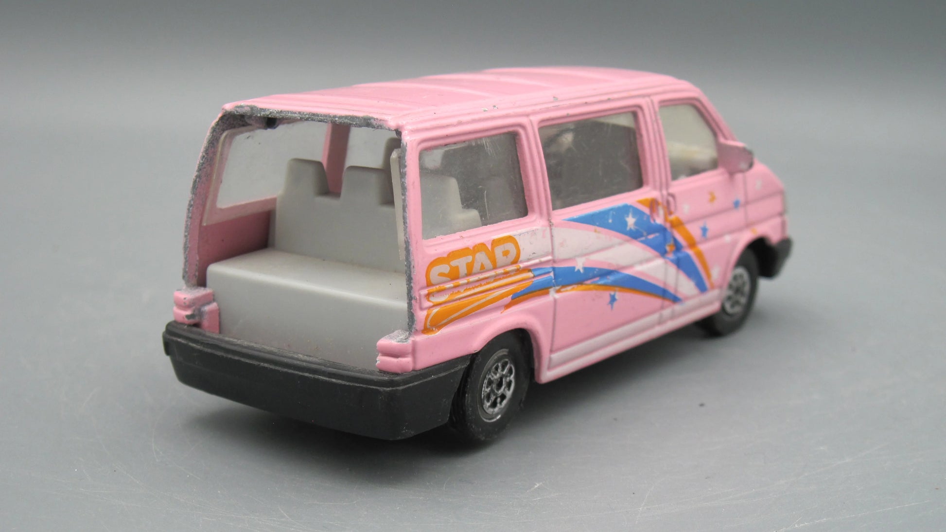 Welly   VolksWagen T4 Van  Pink