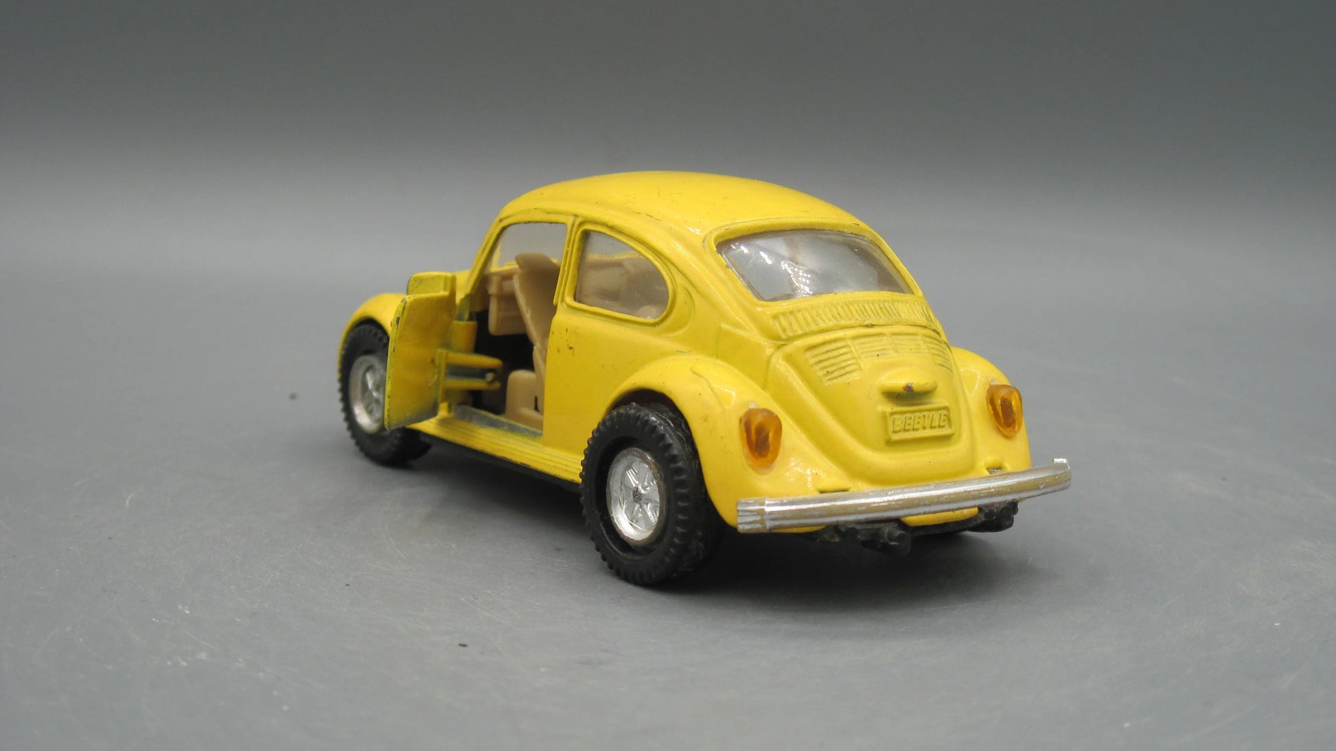 Welly   VolksWagen New beetle  Yellow