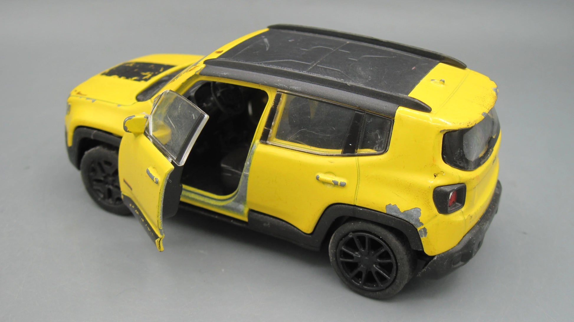 Welly   Jeep Renegade Trailhawk  Yellow