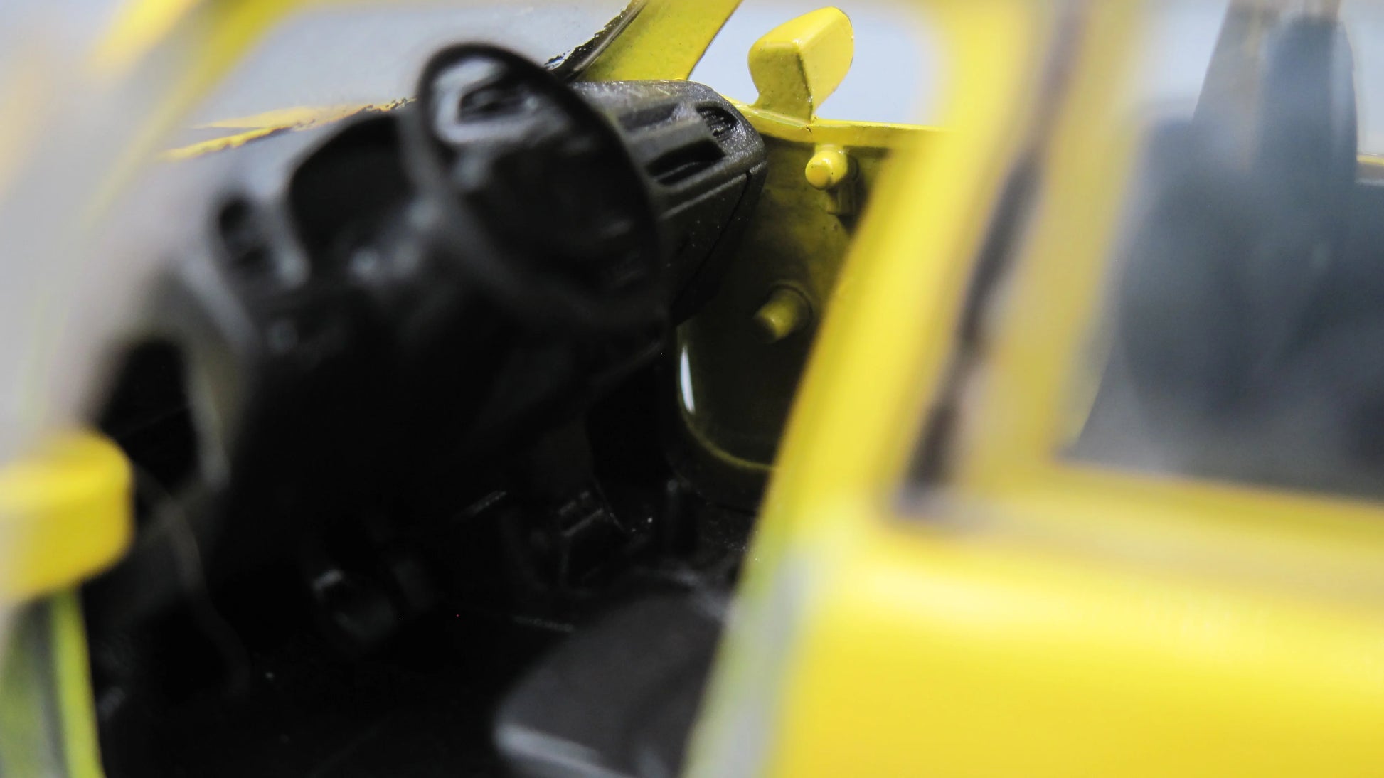 Welly   Jeep Renegade Trailhawk  Yellow