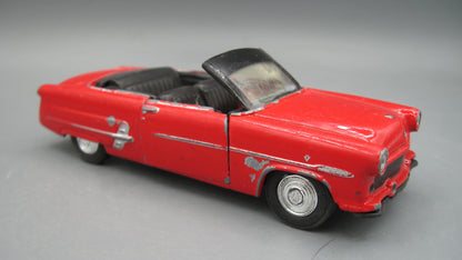 Welly   Ford Crestline Sunliner 1953 Red