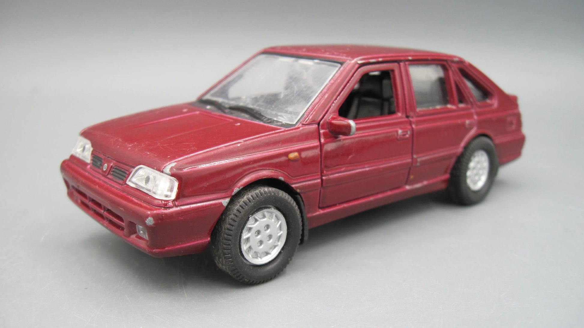 Welly   Polonez Caro Plus  Maroon
