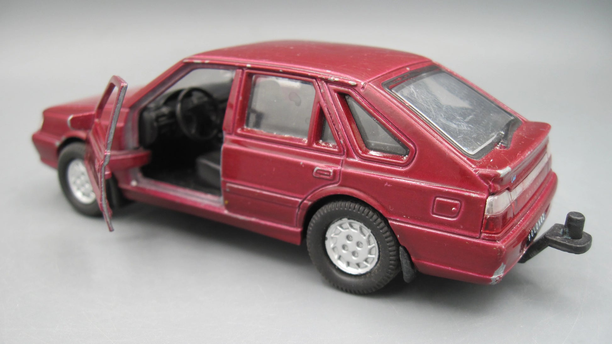 Welly   Polonez Caro Plus  Maroon