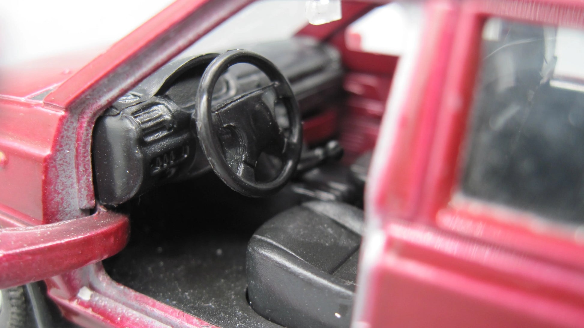 Welly   Polonez Caro Plus  Maroon