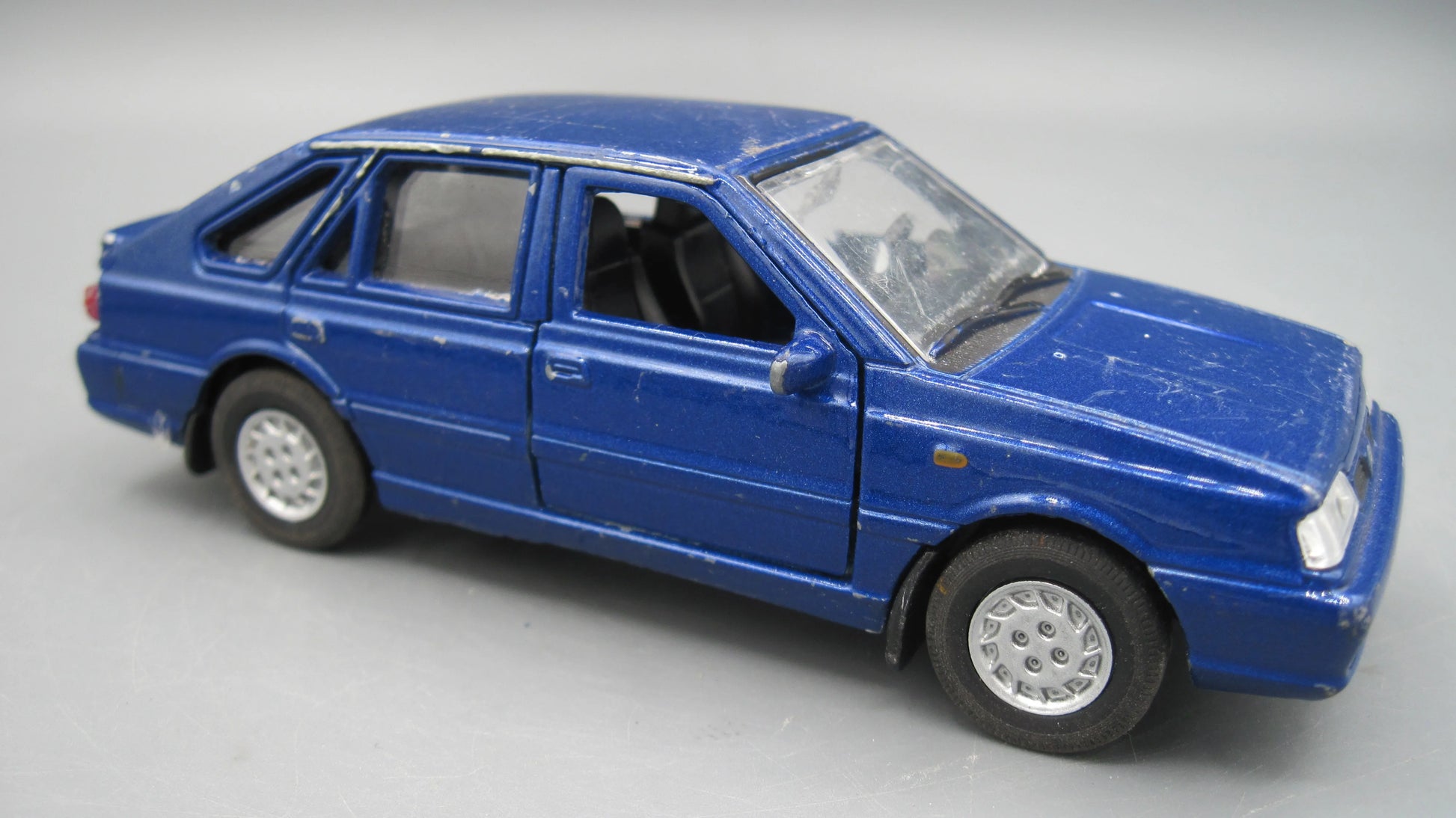 Welly   Polonez Caro Plus  Blue