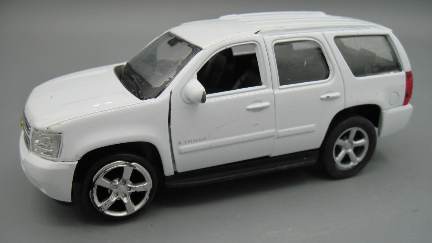 Welly   Chevrolet Tahoe 2008 White