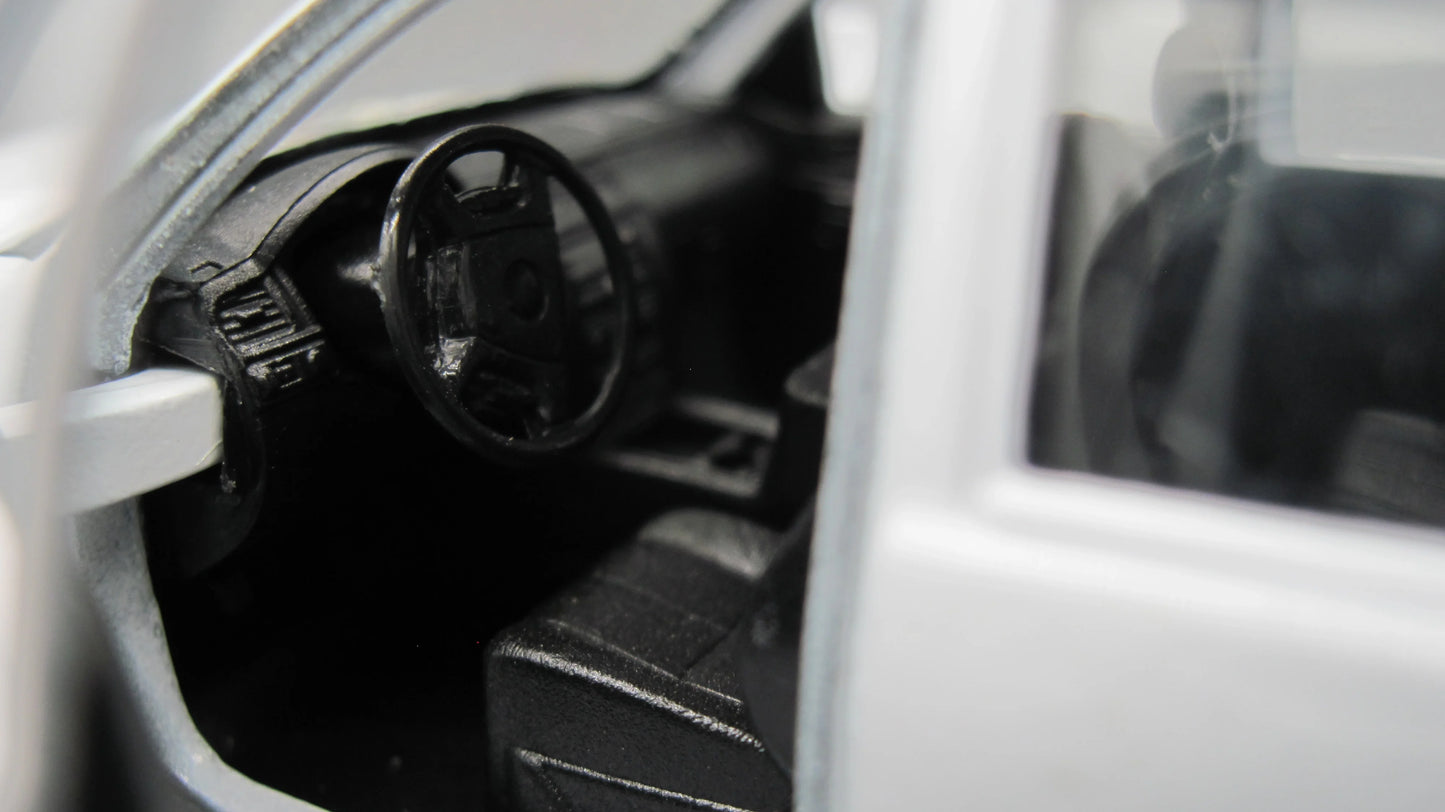 Welly   Chevrolet Tahoe 2008 White