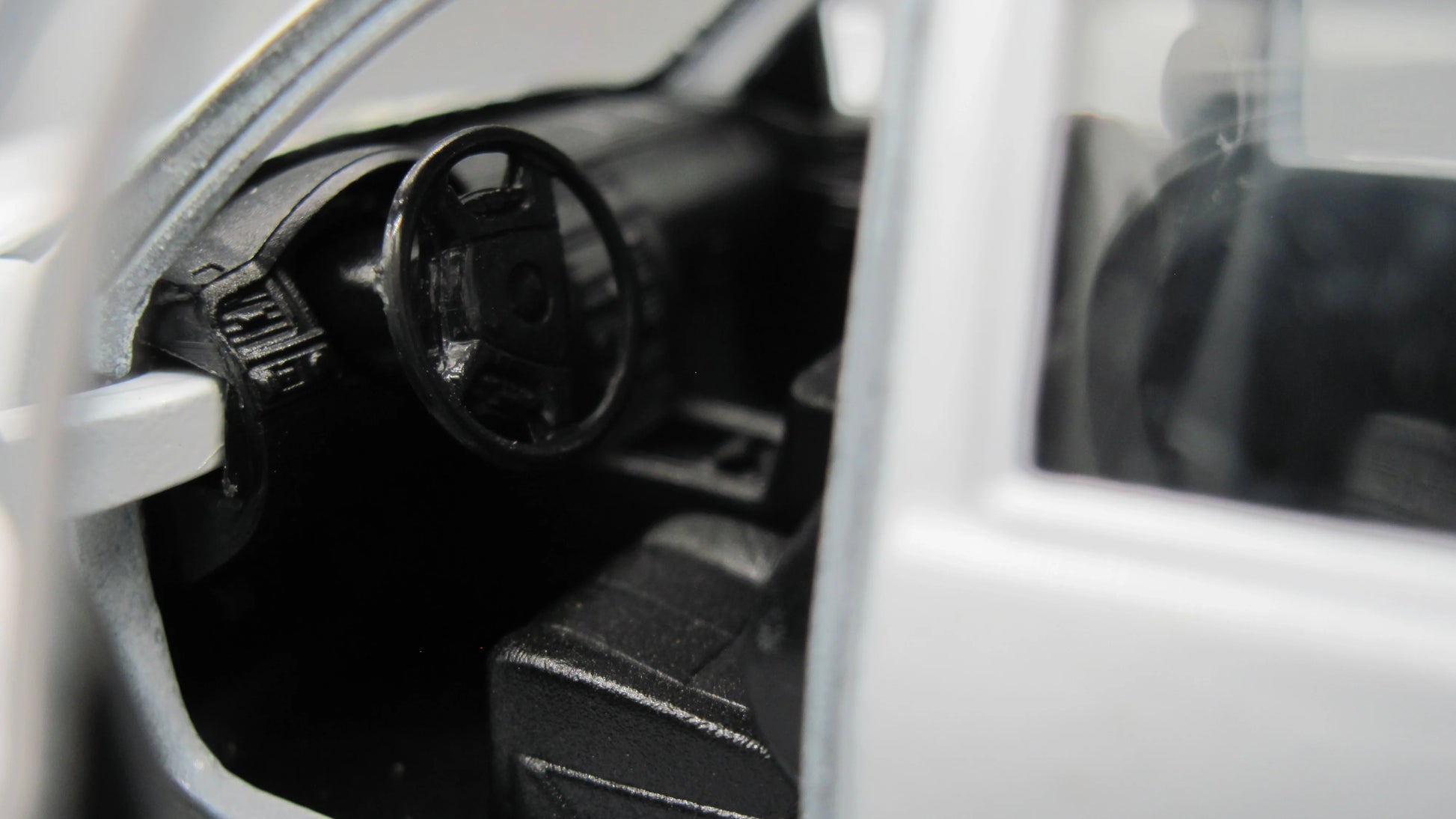 Welly   Chevrolet Tahoe 2008 White
