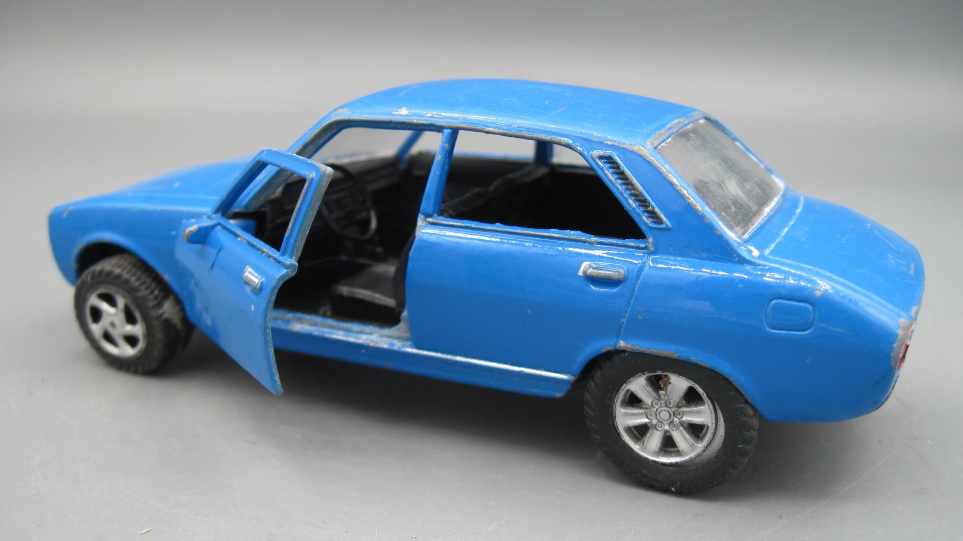 Welly   Peugeot 504 1975 Blue