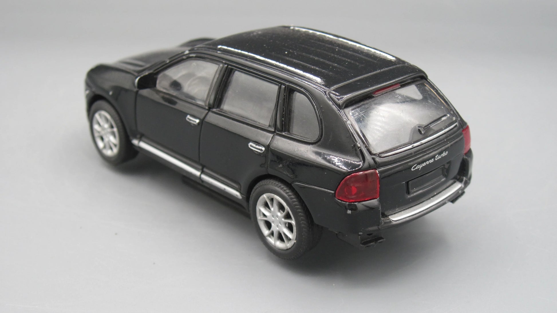Welly   Porsche Cayenne Turbo  Black 