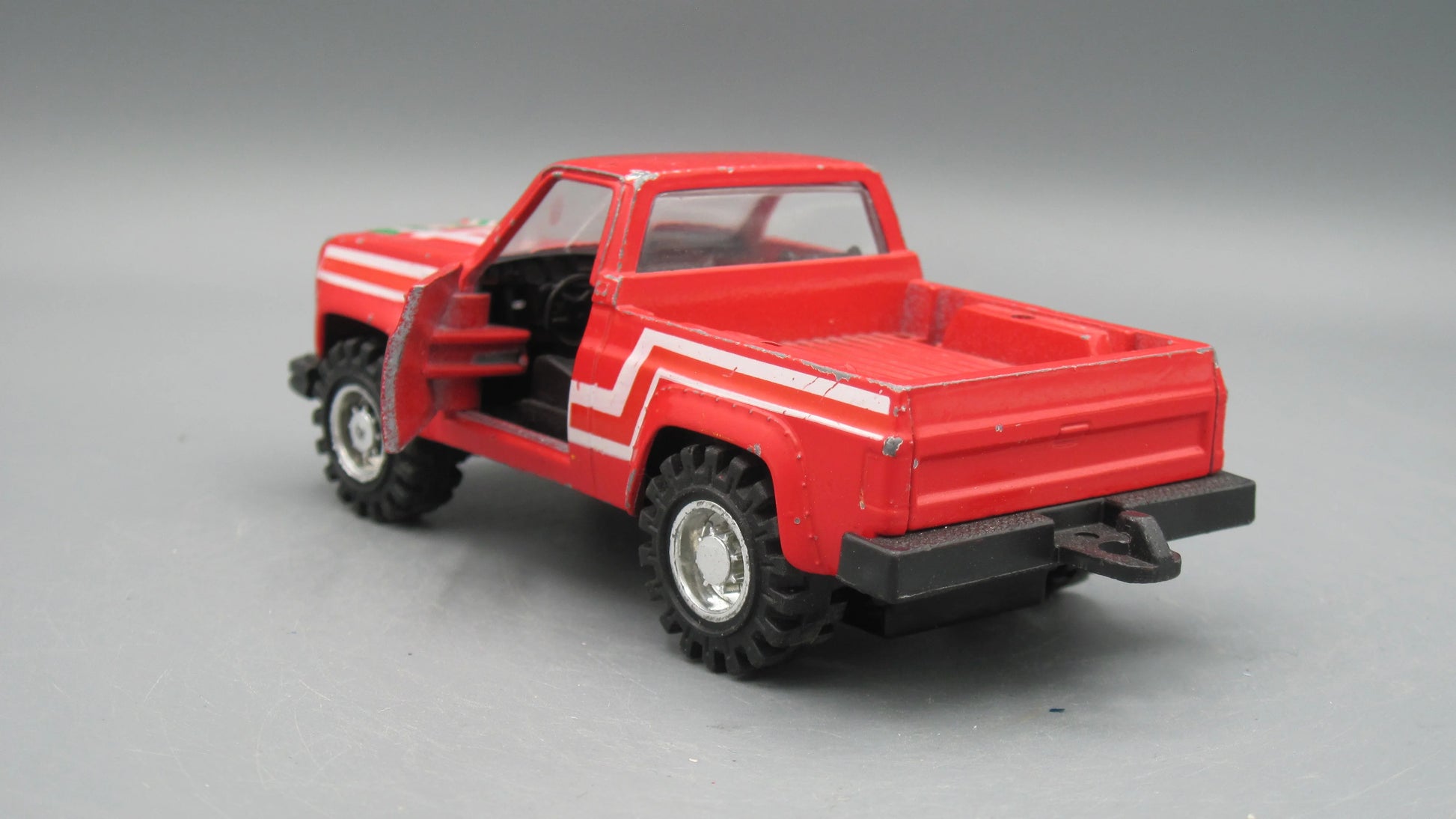 Yatming    4x4 Sport Pickup Truck  Red