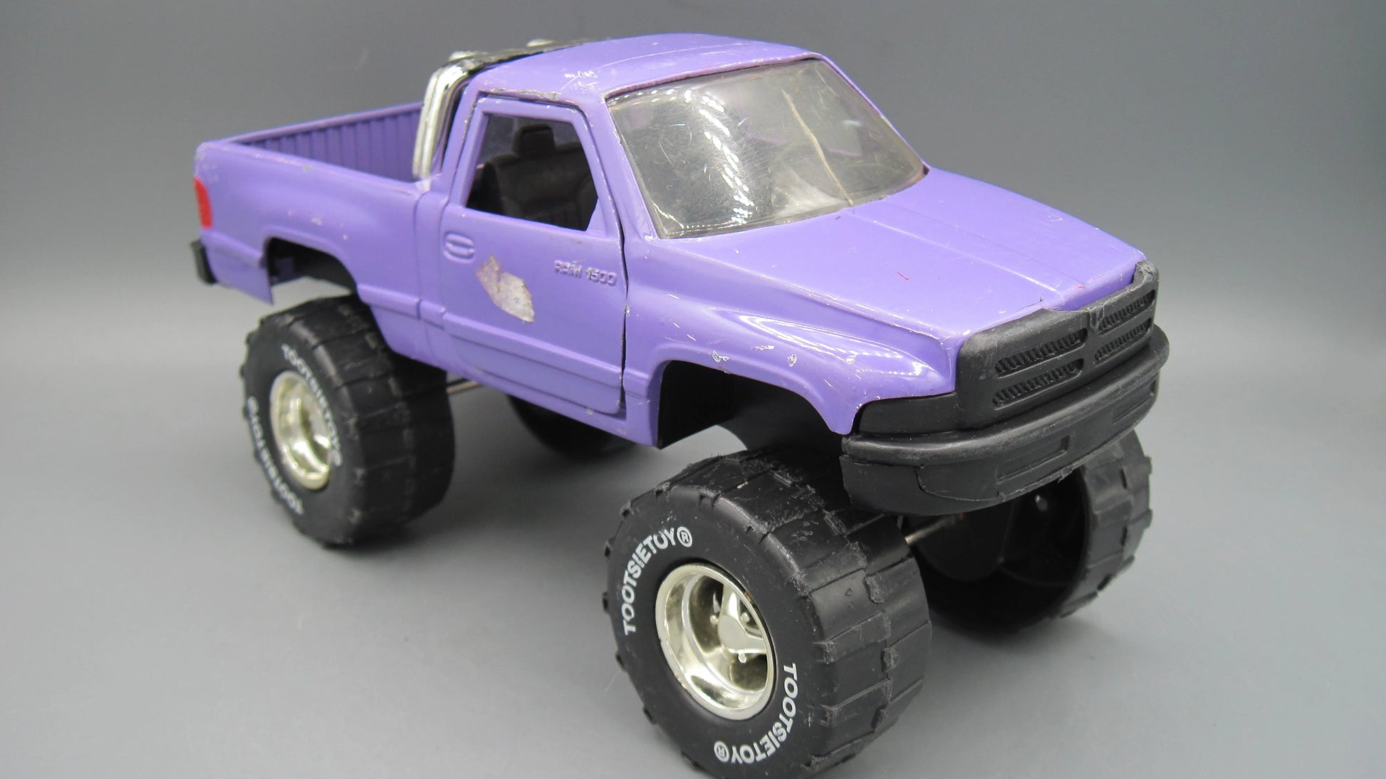 Tootsietoy   Dodge Ram 1500 1995 Purple