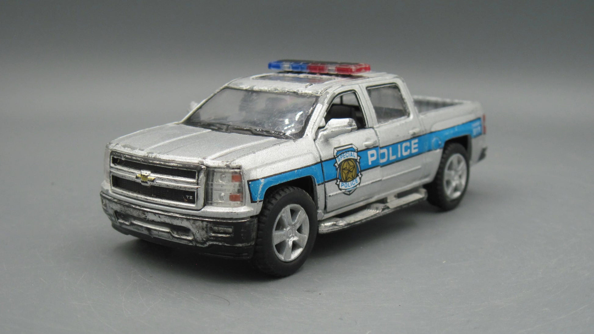 Kinsmart   Chevrolet Silverado  Silver