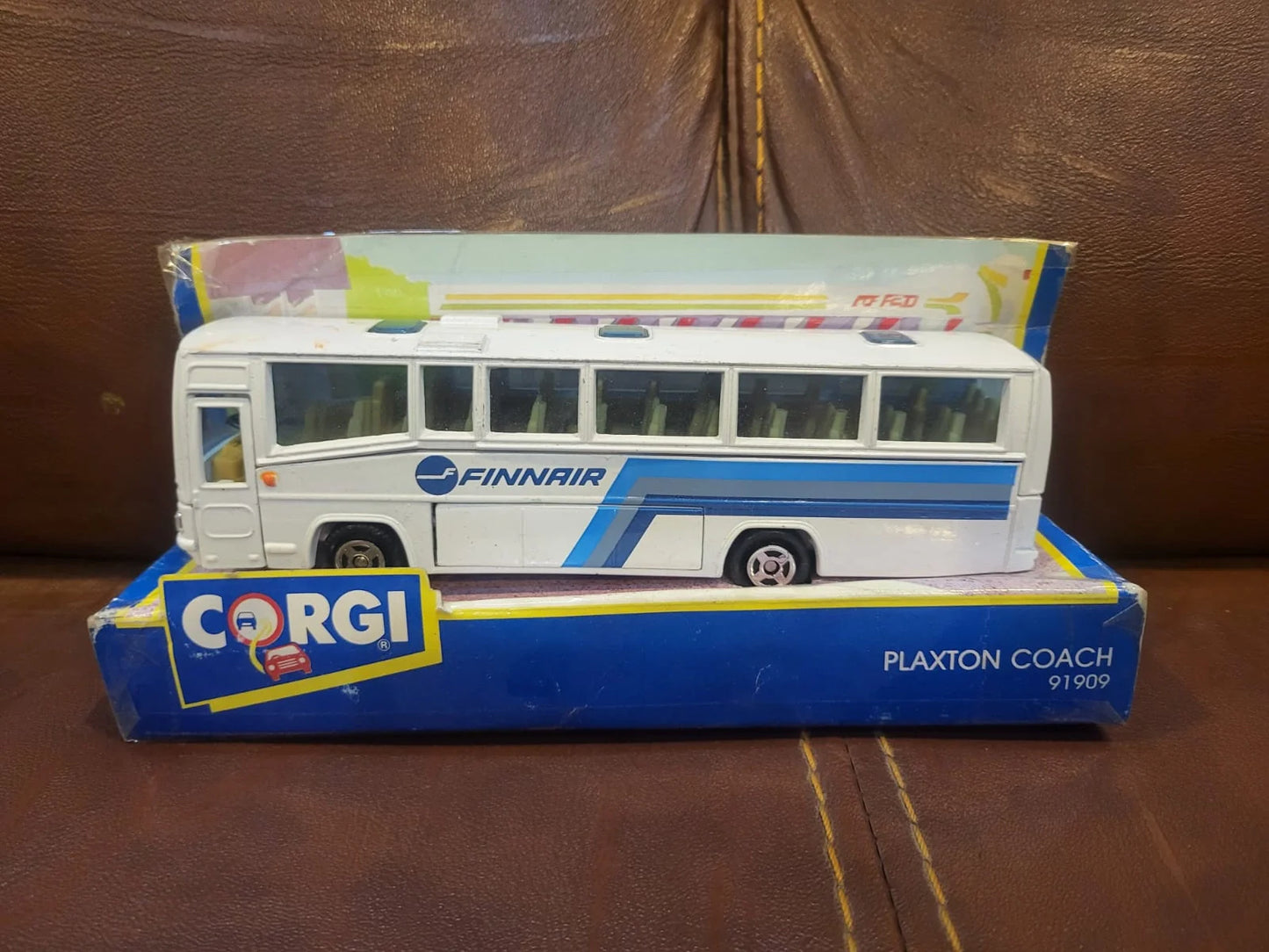 Corgi   Plaxton Coach Finnair, Helsinki-Vantaa Airport 1992 White