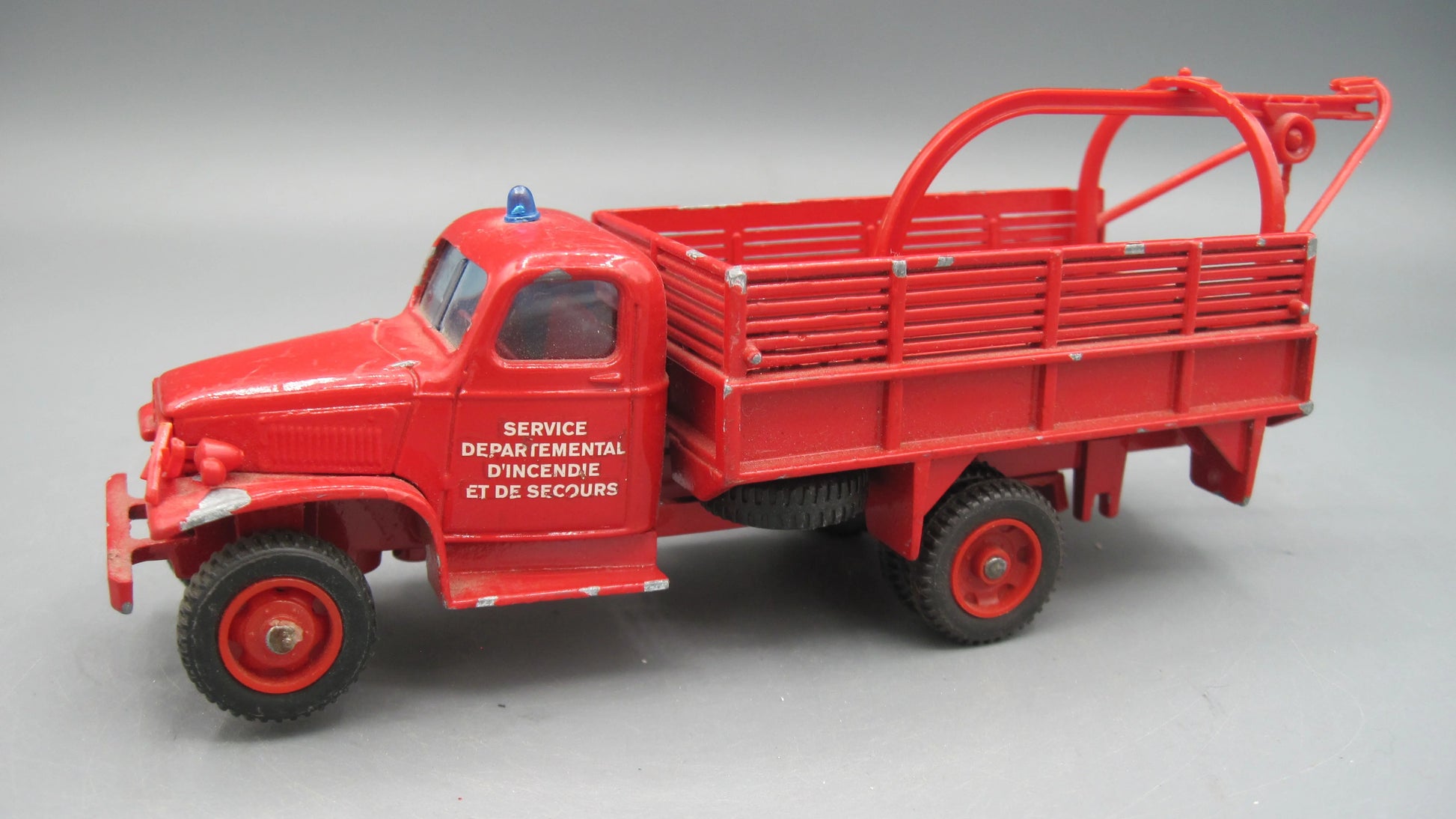 Solido   GMC Fire Truck With Crane  Red