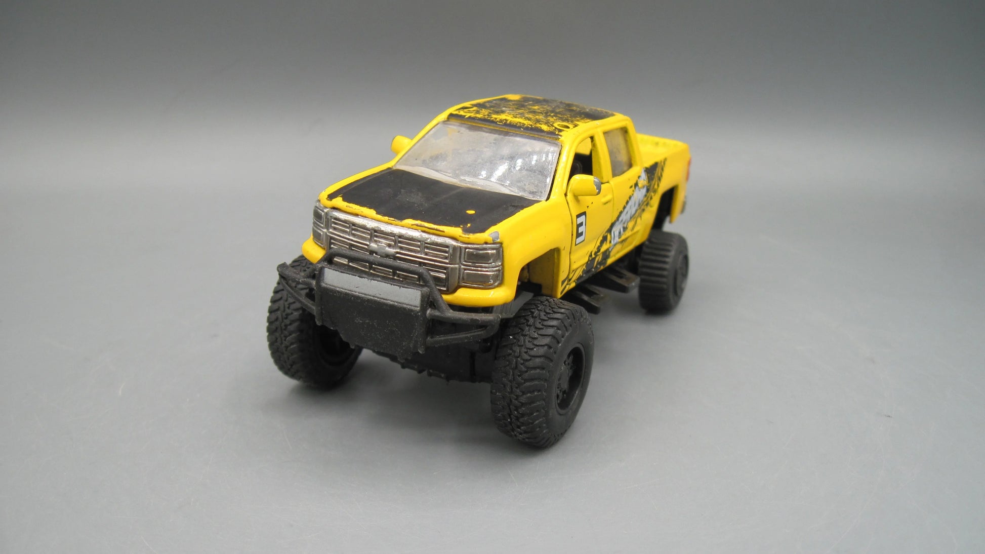 Maisto   Chevrolet Silverado 1500 Z71 2014 Yellow