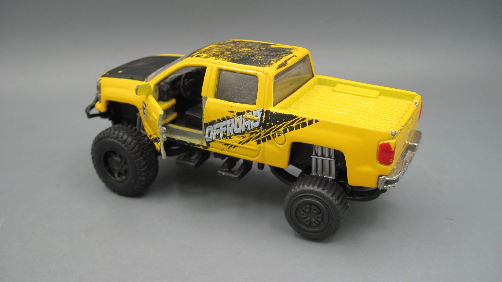 Maisto   Chevrolet Silverado 1500 Z71 2014 Yellow