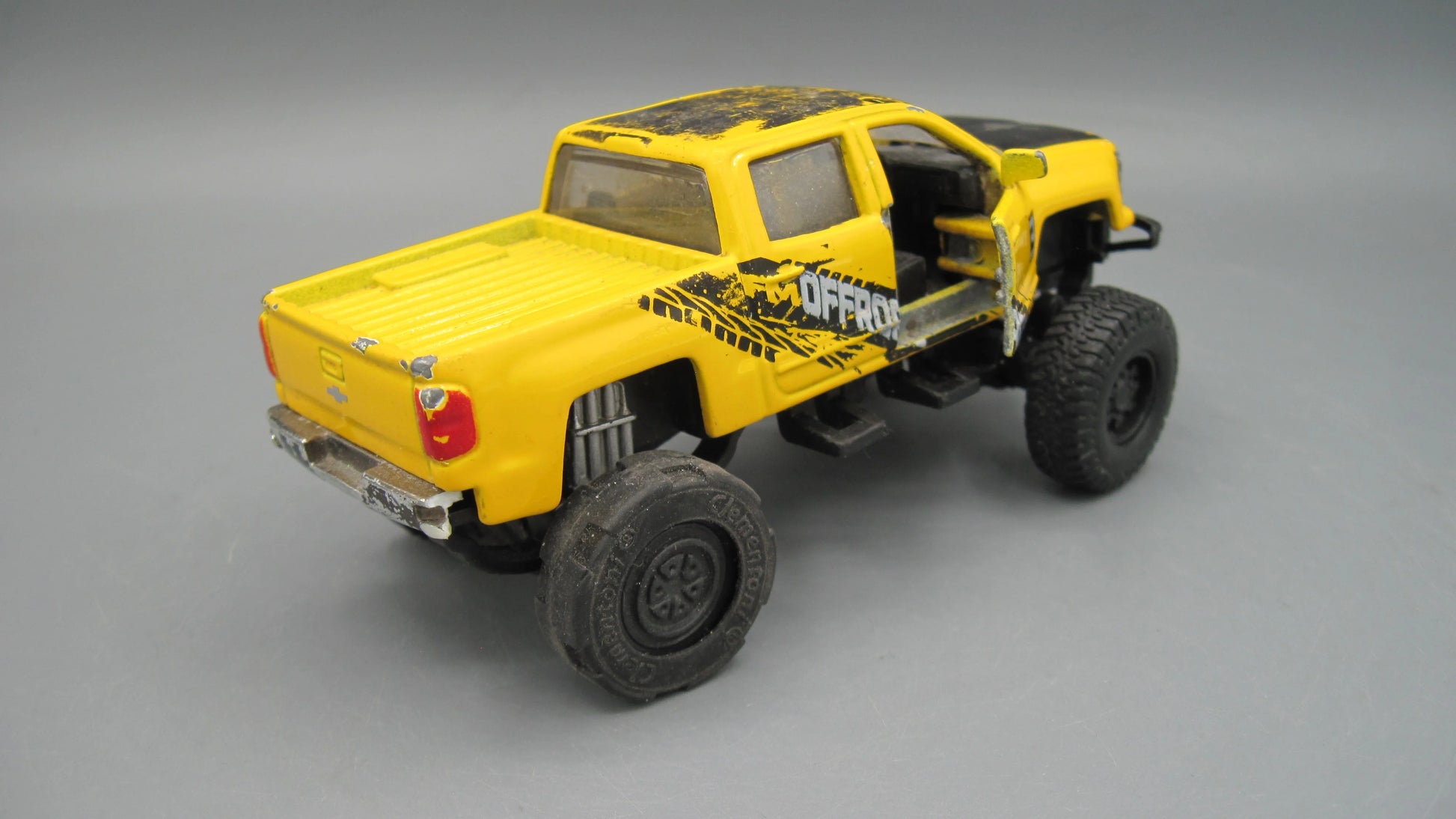 Maisto   Chevrolet Silverado 1500 Z71 2014 Yellow