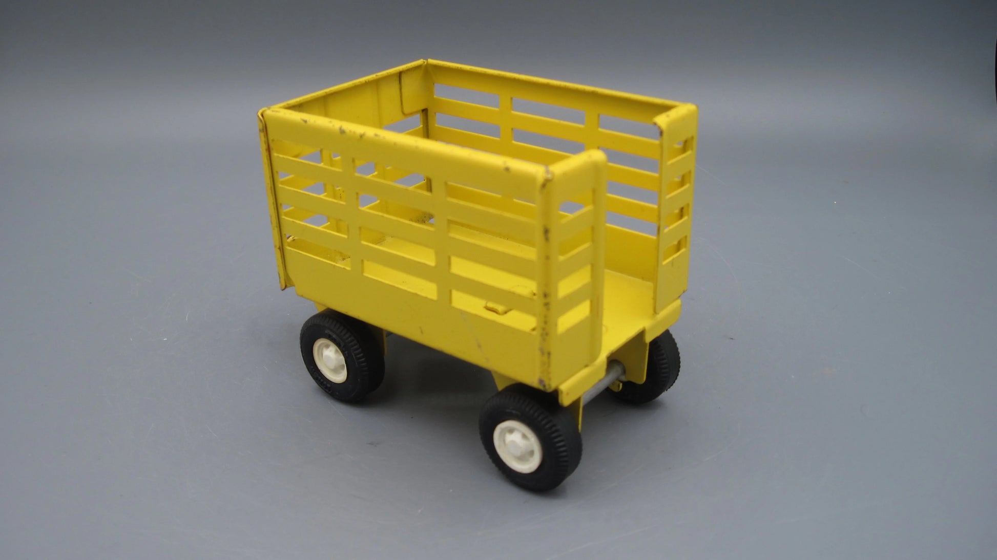 Tonka    Farm Tractor Trailer  Yellow