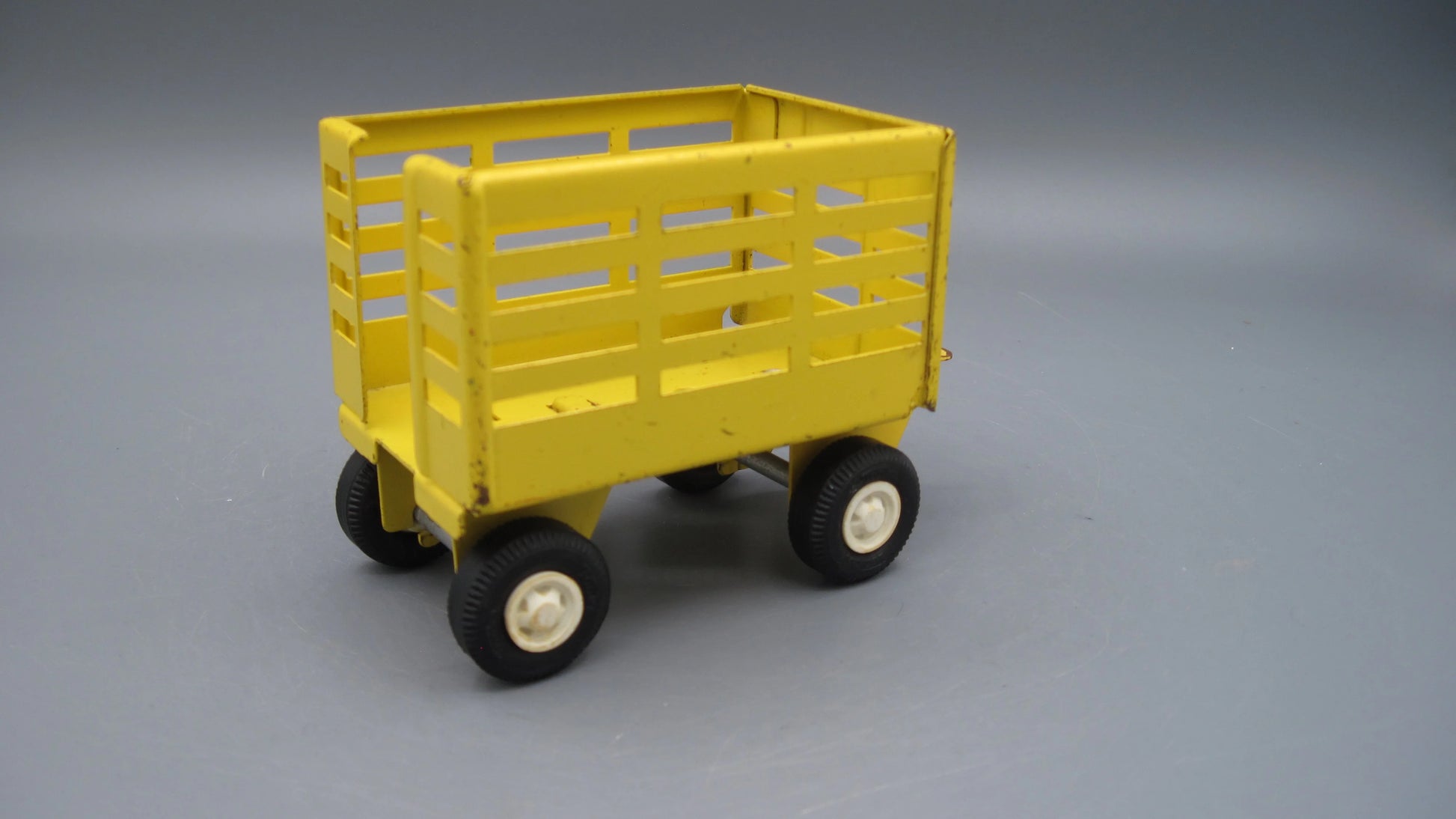Tonka    Farm Tractor Trailer  Yellow