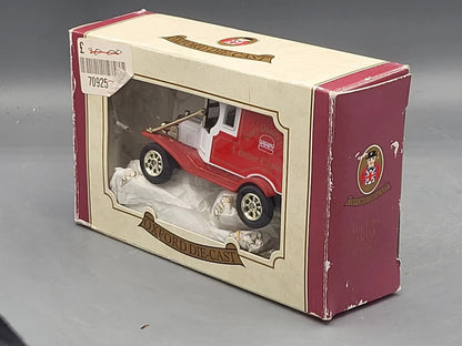Corgi   Ford Model T - Royal Mail 1915 Red