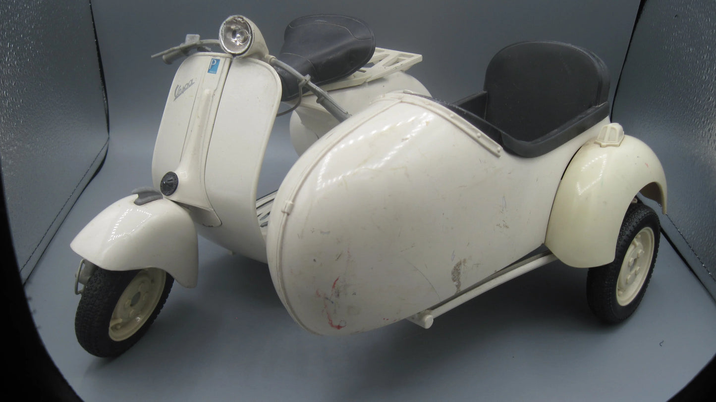 New-Ray   Piaggio Vespa 150 with Side Car 1955 Beige