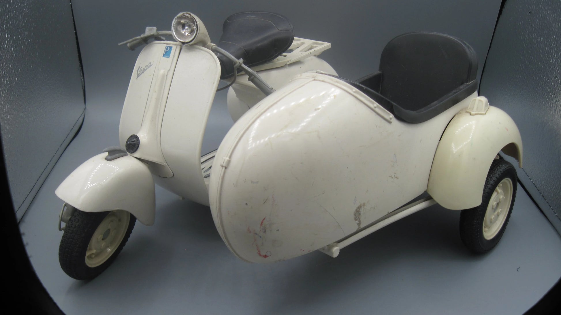 New-Ray   Piaggio Vespa 150 with Side Car 1955 Beige