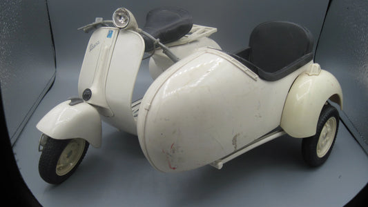 New-Ray   Piaggio Vespa 150 with Side Car 1955 Beige