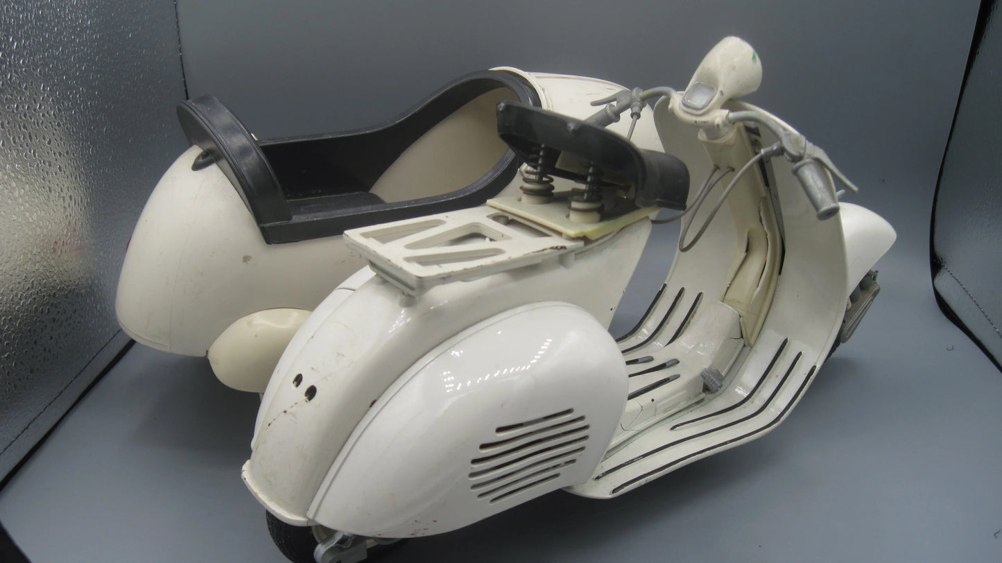 New-Ray   Piaggio Vespa 150 with Side Car 1955 Beige