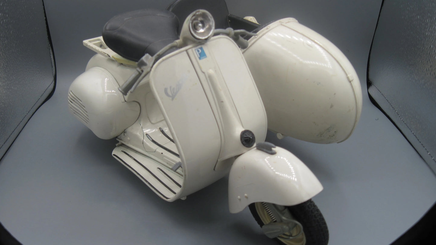 New-Ray   Piaggio Vespa 150 with Side Car 1955 Beige
