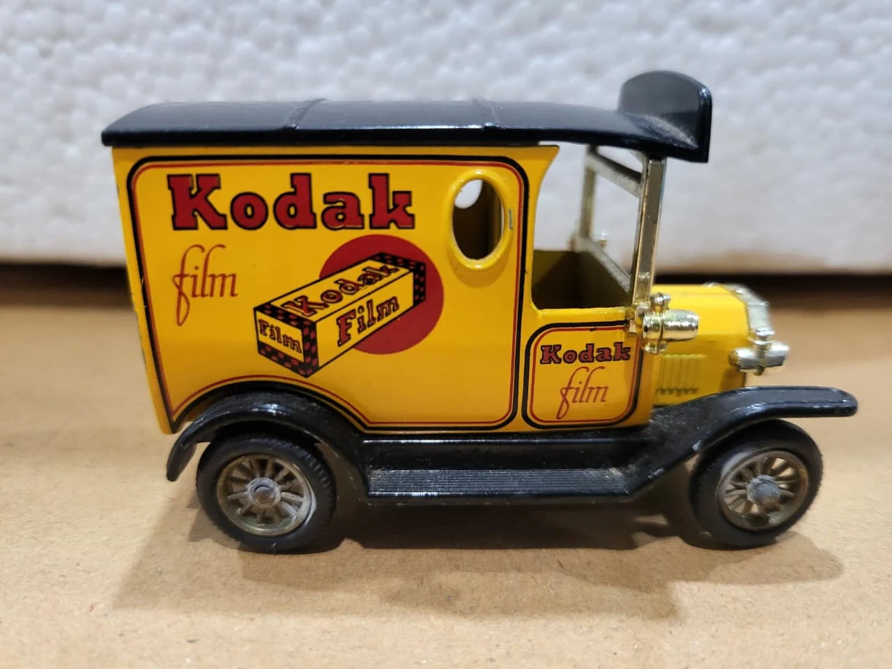 Lledo   Ford Model T Kodak Film - Days Gone 1928 Yellow