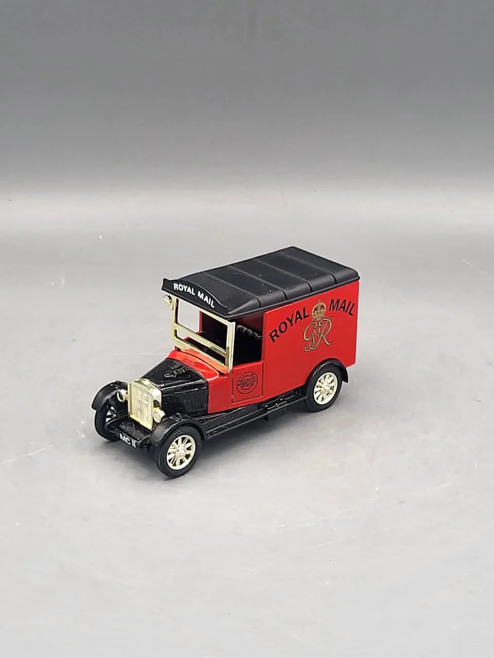 Lledo   Ford Model T - Walkers Crisps 1930 Red