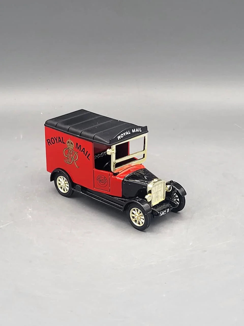 Lledo   Ford Model T - Walkers Crisps 1930 Red