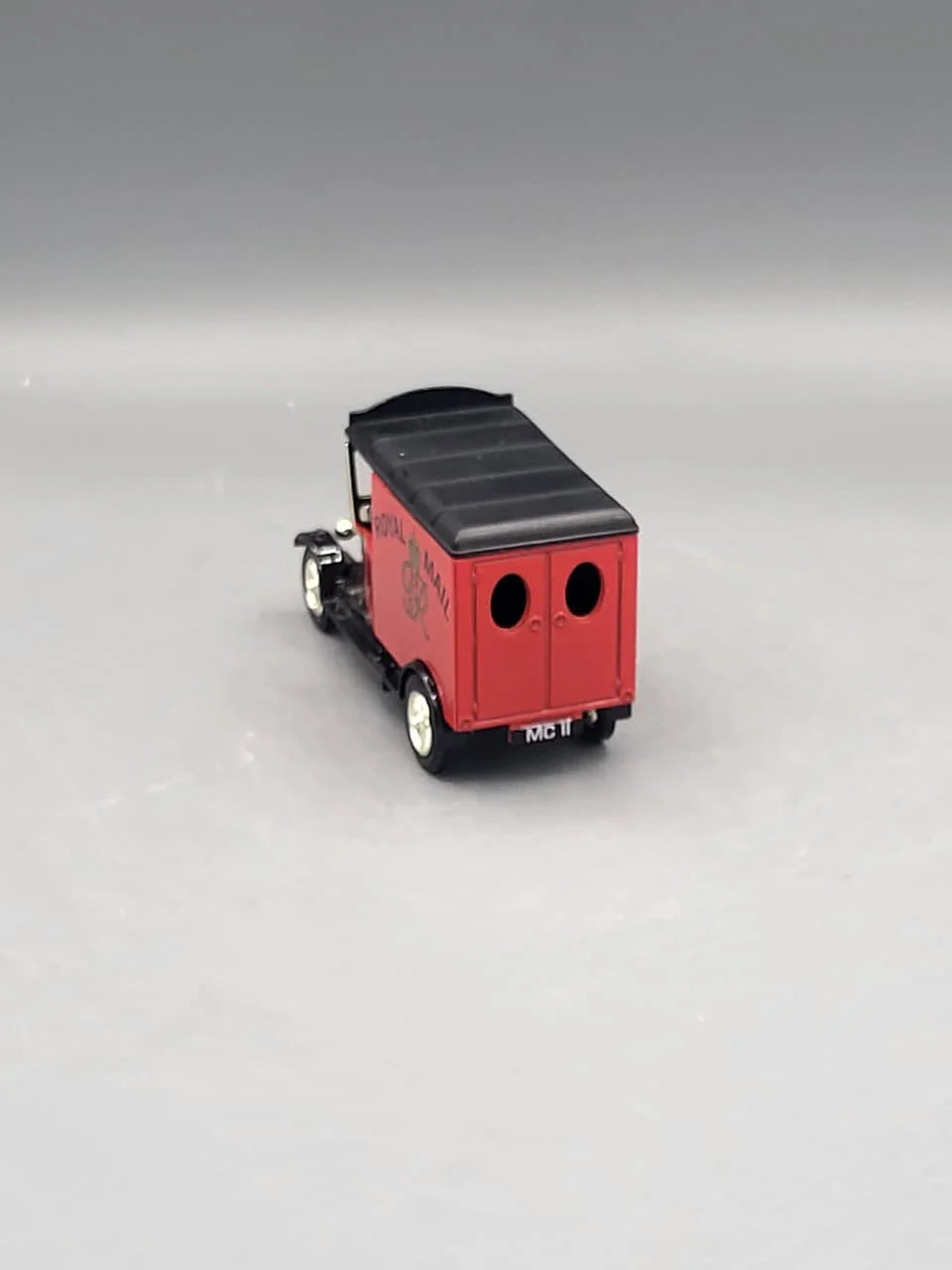 Lledo   Ford Model T - Walkers Crisps 1930 Red