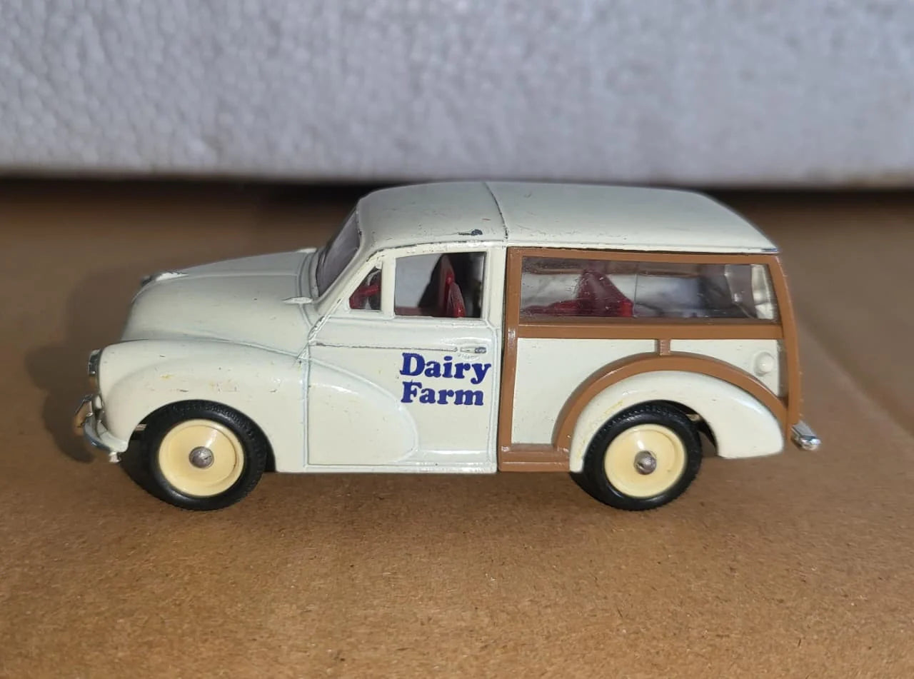 Lledo   Morris Minor Traveller - Days Gone  Beige