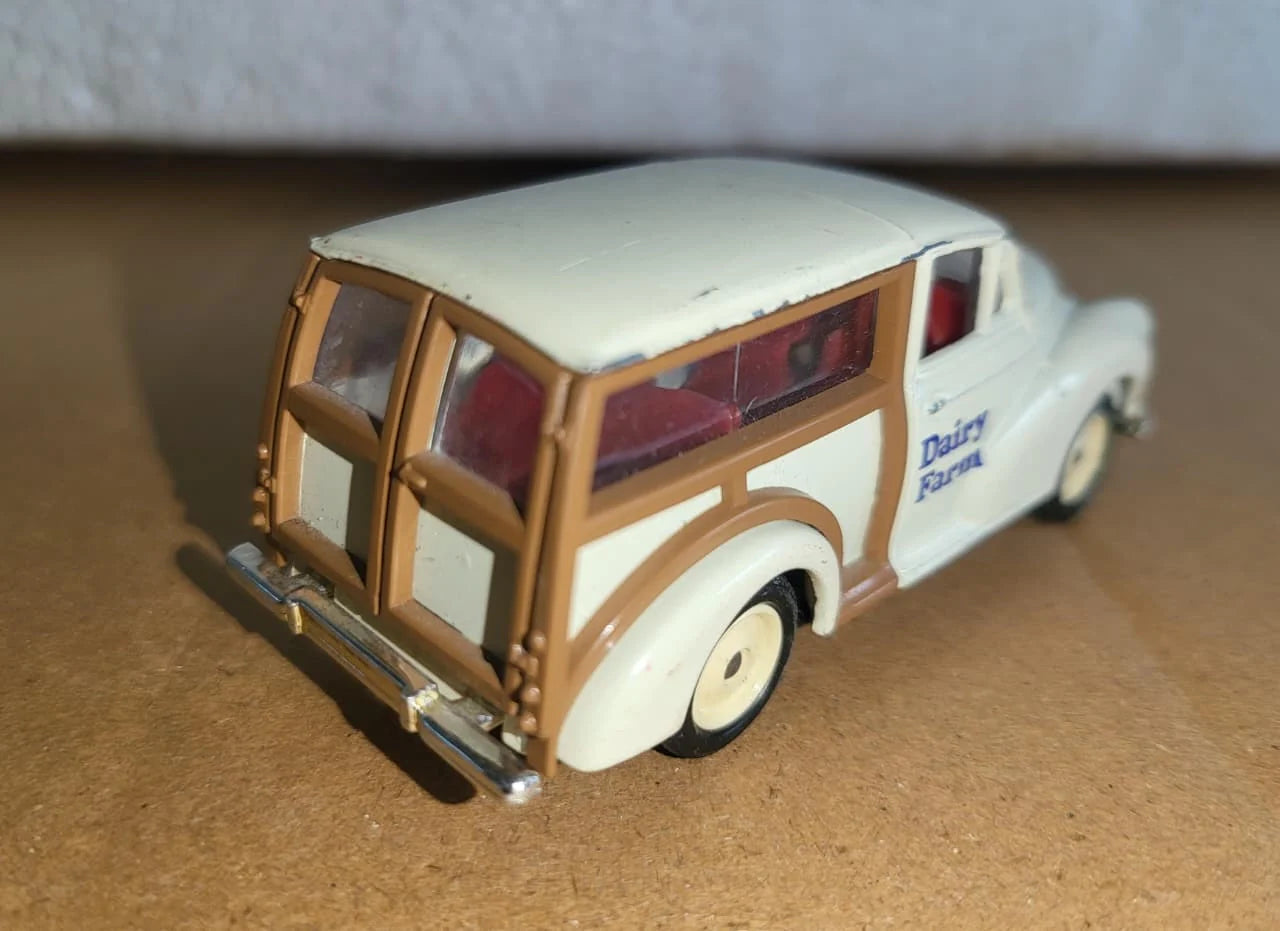 Lledo   Morris Minor Traveller - Days Gone  Beige