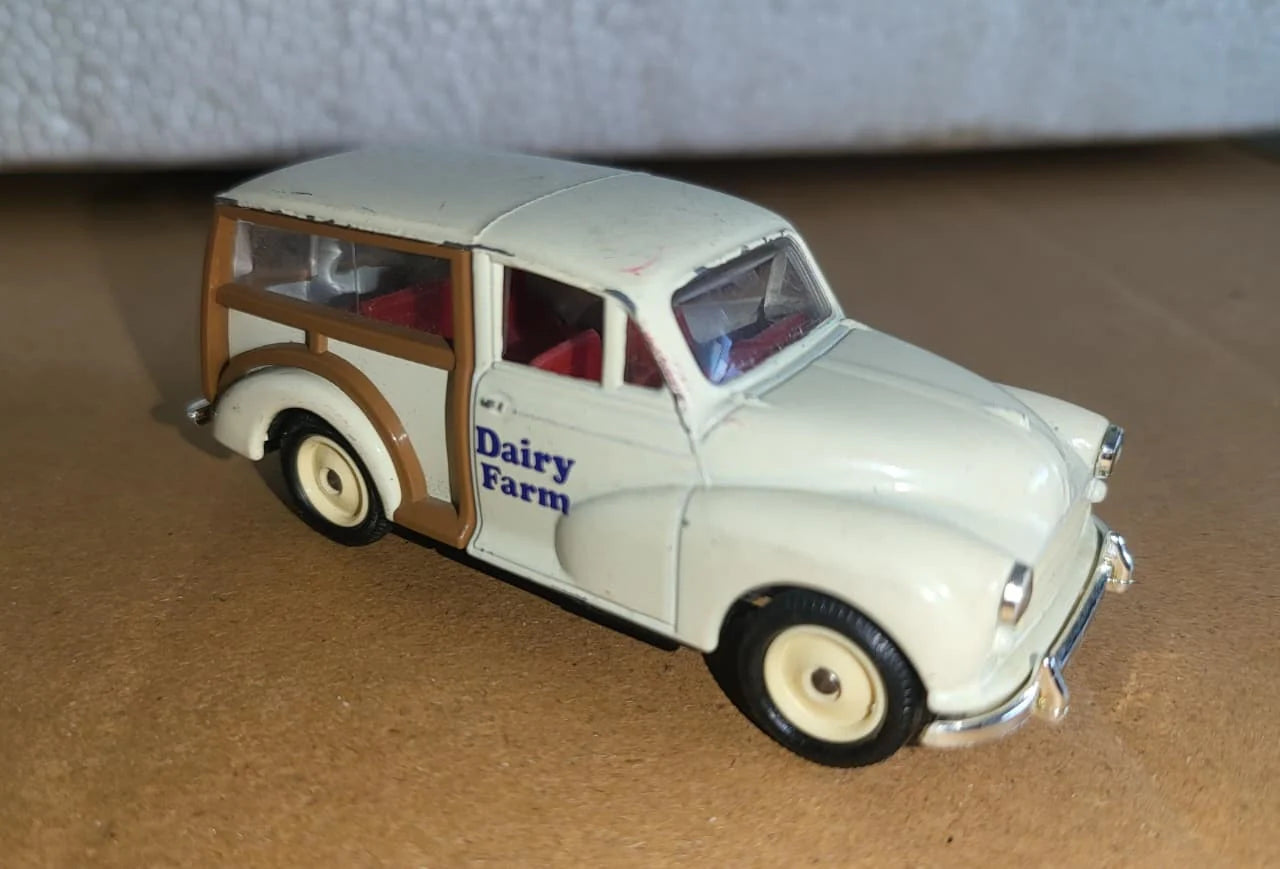 Lledo   Morris Minor Traveller - Days Gone  Beige