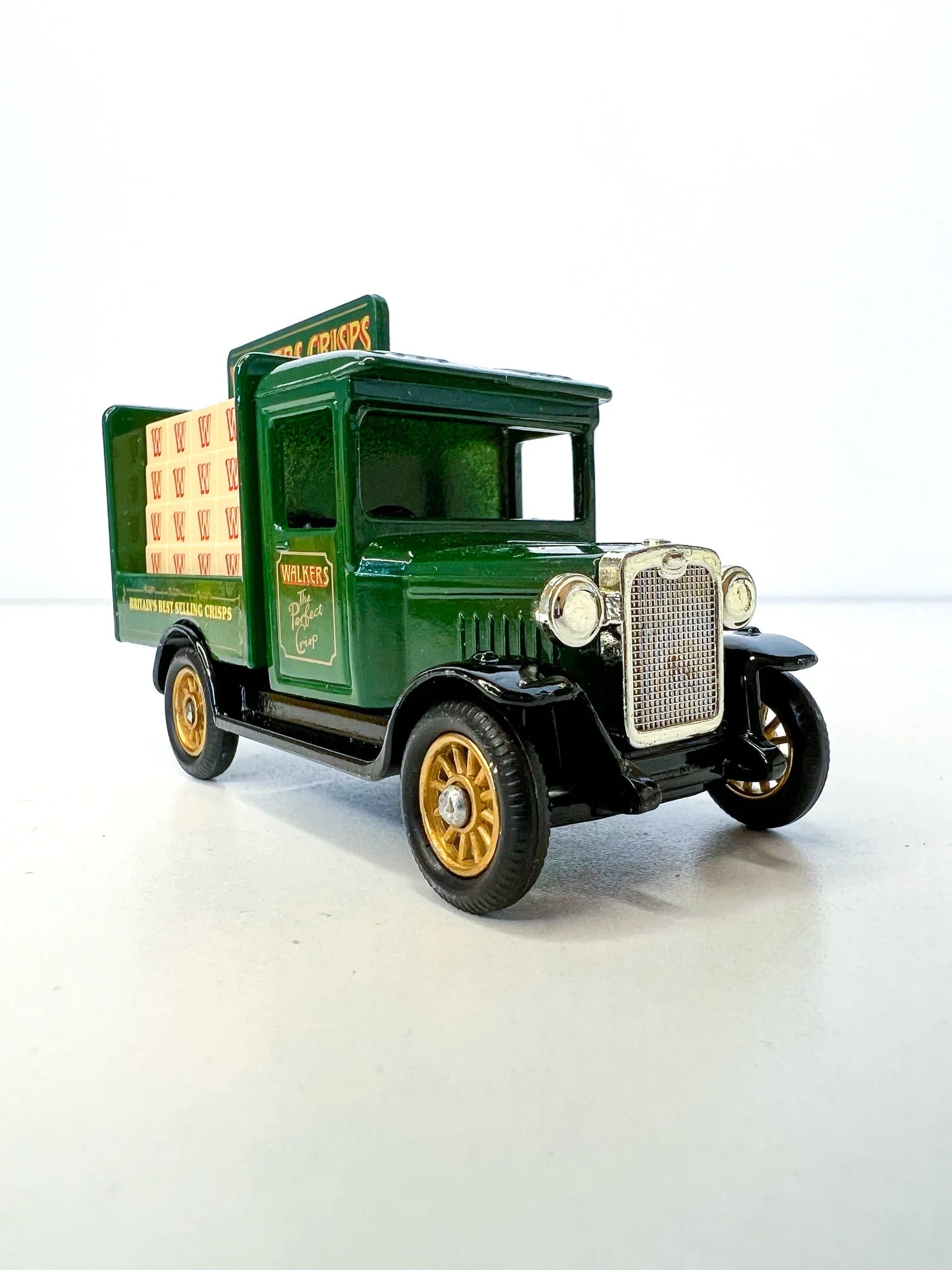 Lledo  Days Gone Chevrolet Bottle Van 1934 Green Walkers Crisps