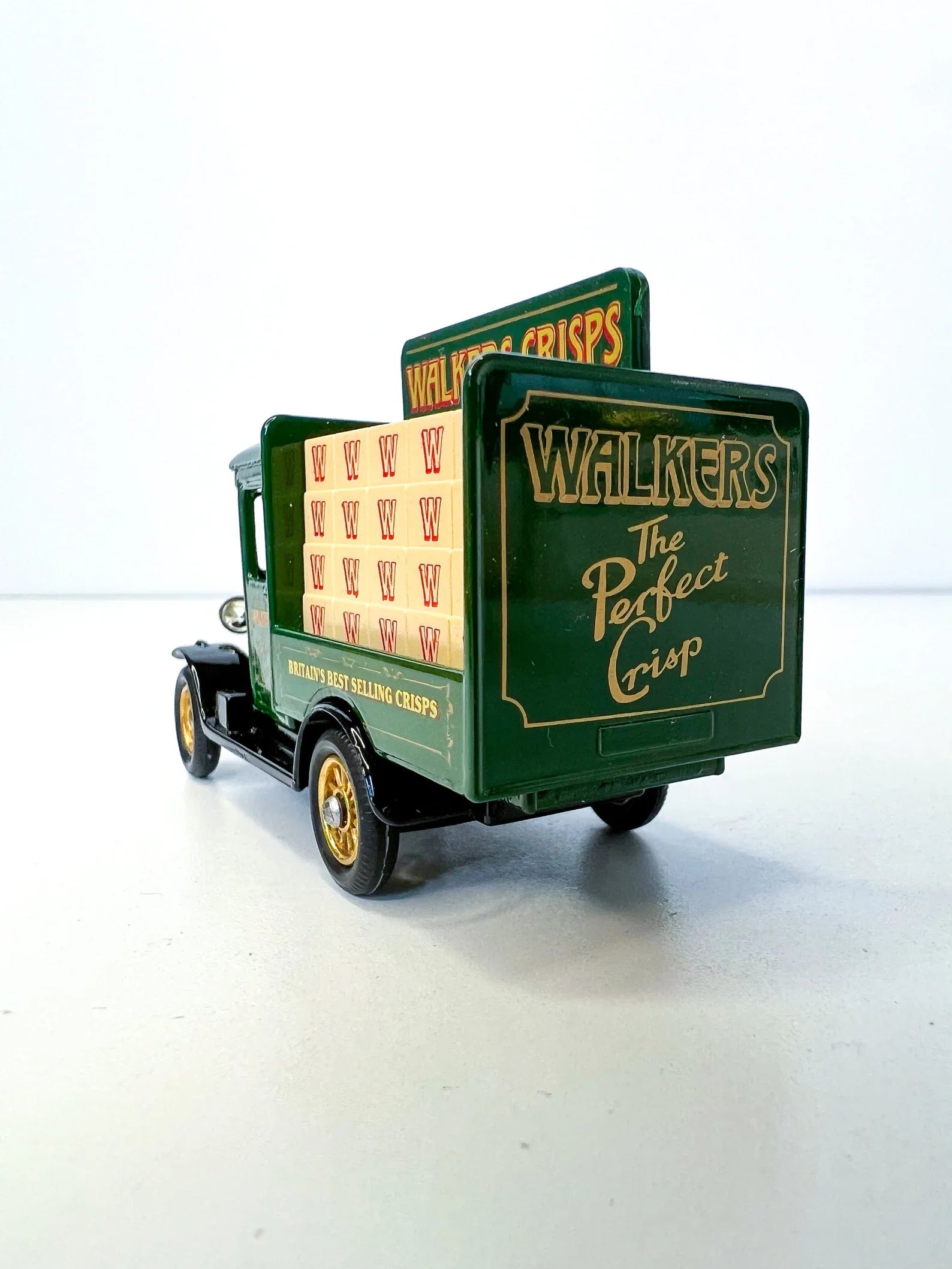Lledo  Days Gone Chevrolet Bottle Van 1934 Green Walkers Crisps