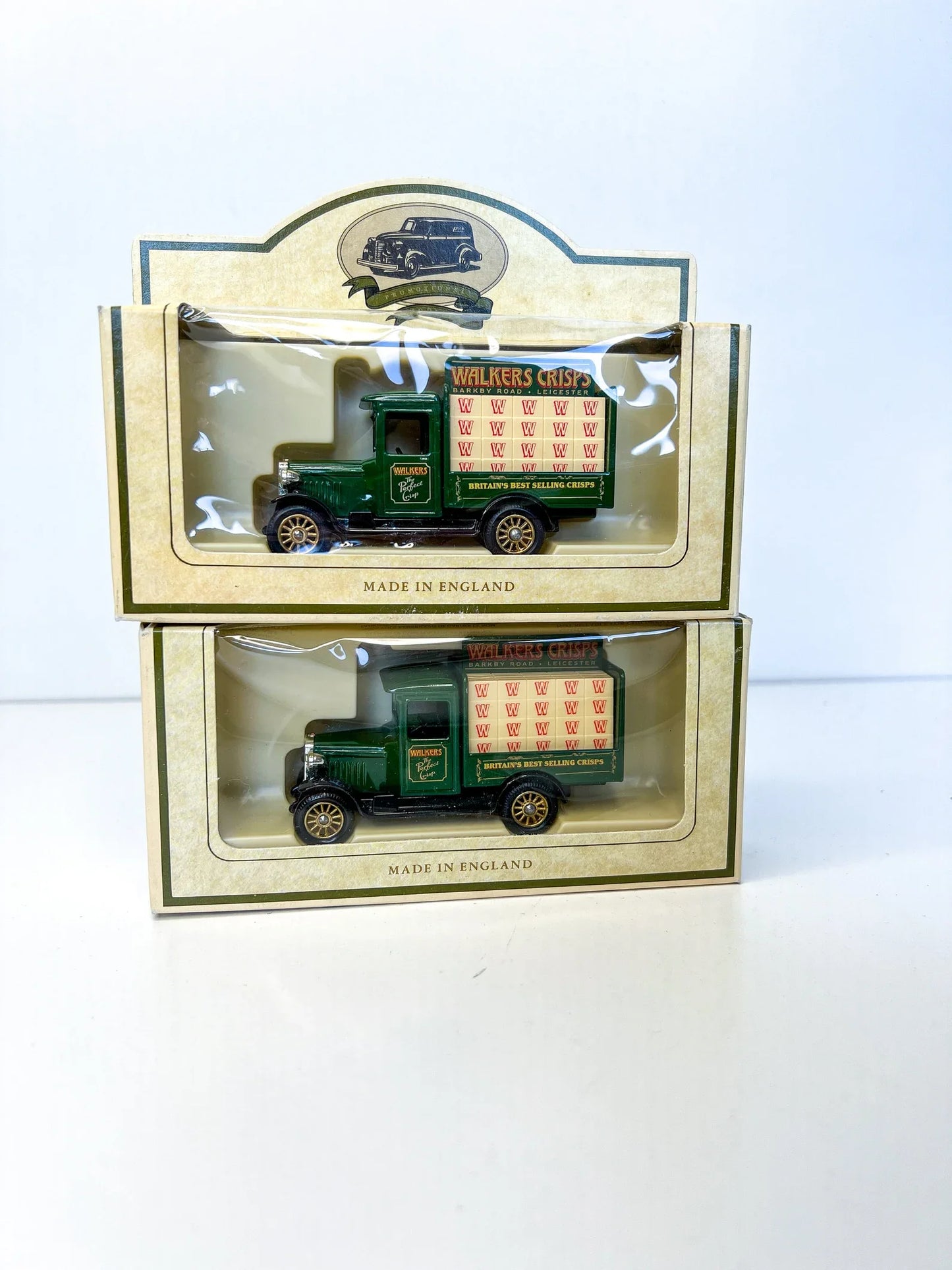 Lledo  Days Gone Chevrolet Bottle Van 1934 Green Walkers Crisps