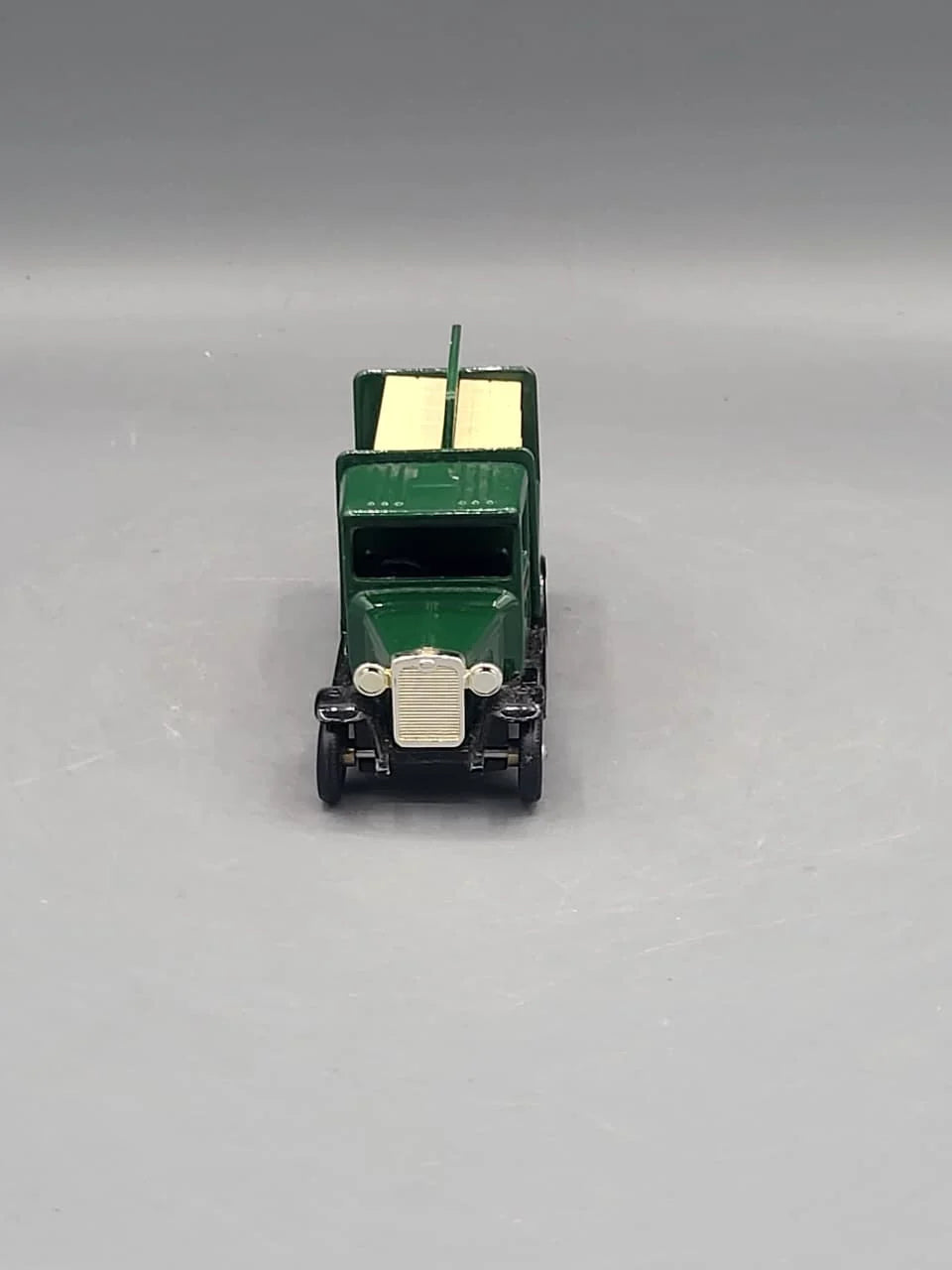 Lledo   Ford Model A Walkers Crisps - Days Gone 1931 Green