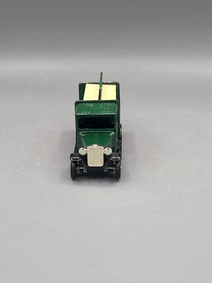Lledo   Ford Model A Walkers Crisps - Days Gone 1931 Green