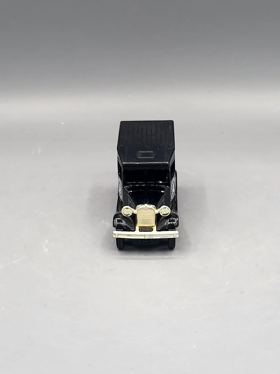 Lledo   Ford Model T - Bassett's - Days Gone 1934 Black