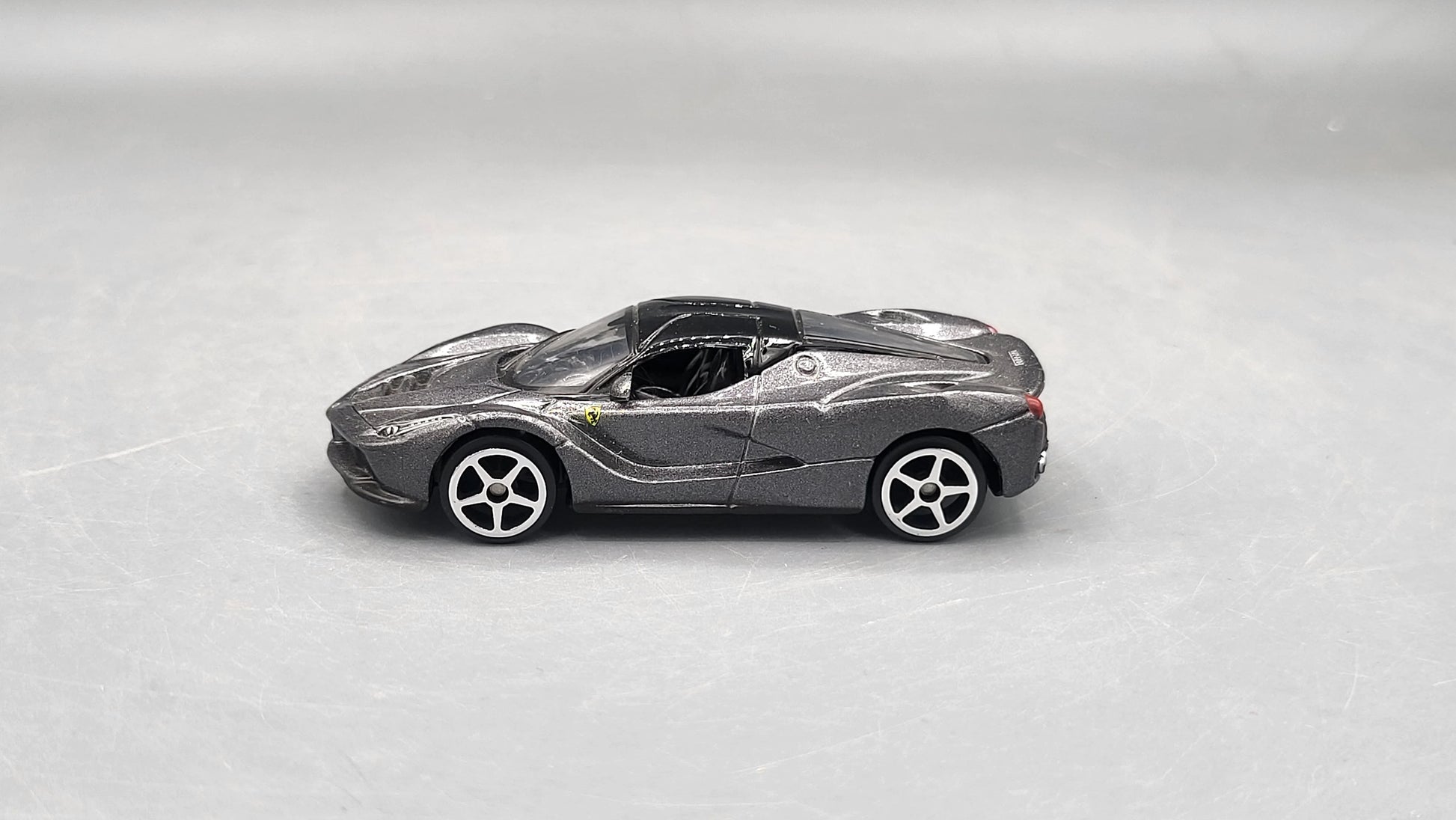 Bburago   Ferrari La Ferrari  Grey